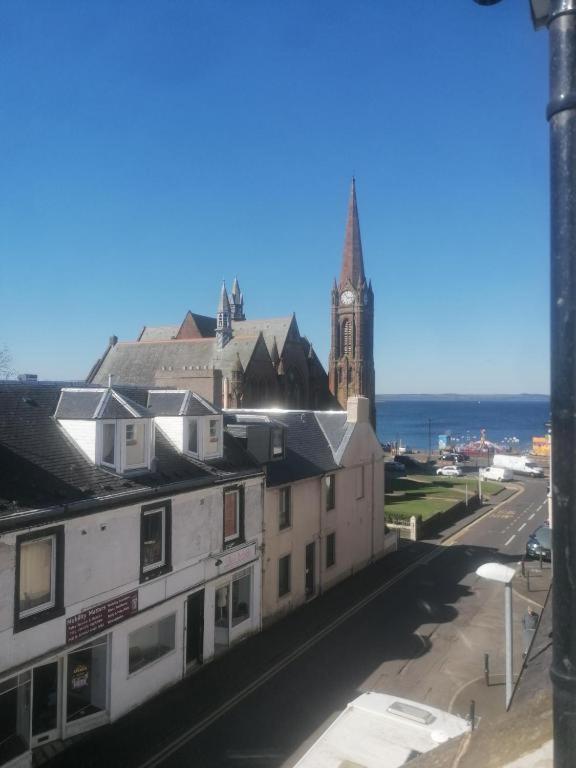 Lighthouse Apartment Largs Exteriör bild